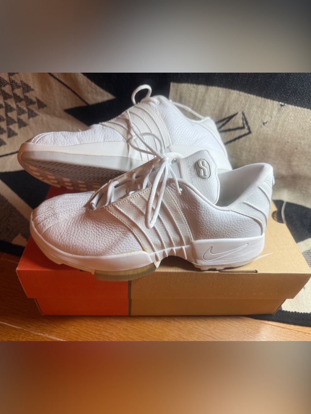 Nike Vintage Men’s White Textured Leather Sneakers size 12